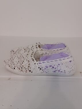 NWOT Women BOBBIEBROOKS White Crochet Slip-On Shoes Size 6